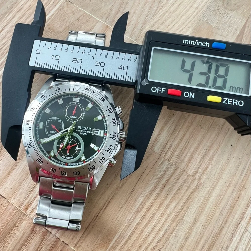 Pulsar mens black dial chronograph dress watch NEW BATTERY